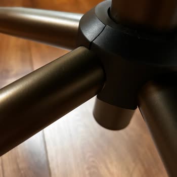 Kurulum Yok, Parça Kırık Ve Süspansiyon Çalışmıyor: Adore Mobilya’da Mağduriyet