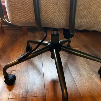 Kurulum Yok, Parça Kırık Ve Süspansiyon Çalışmıyor: Adore Mobilya’da Mağduriyet