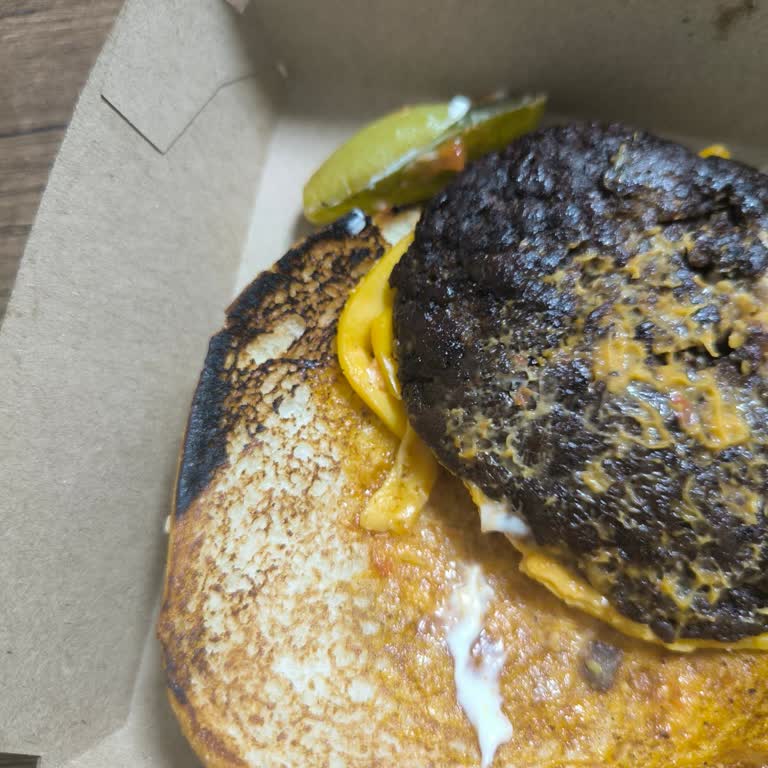 Yanmış Ve Sert Burger İçin Tam İade Ve Ürün İadesi Talebi