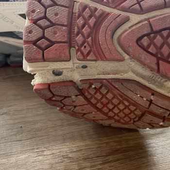 New Balance Ayakkabısında Kısa Sürede Yırtılma Satıcı İade Ve Değişimi Reddetti