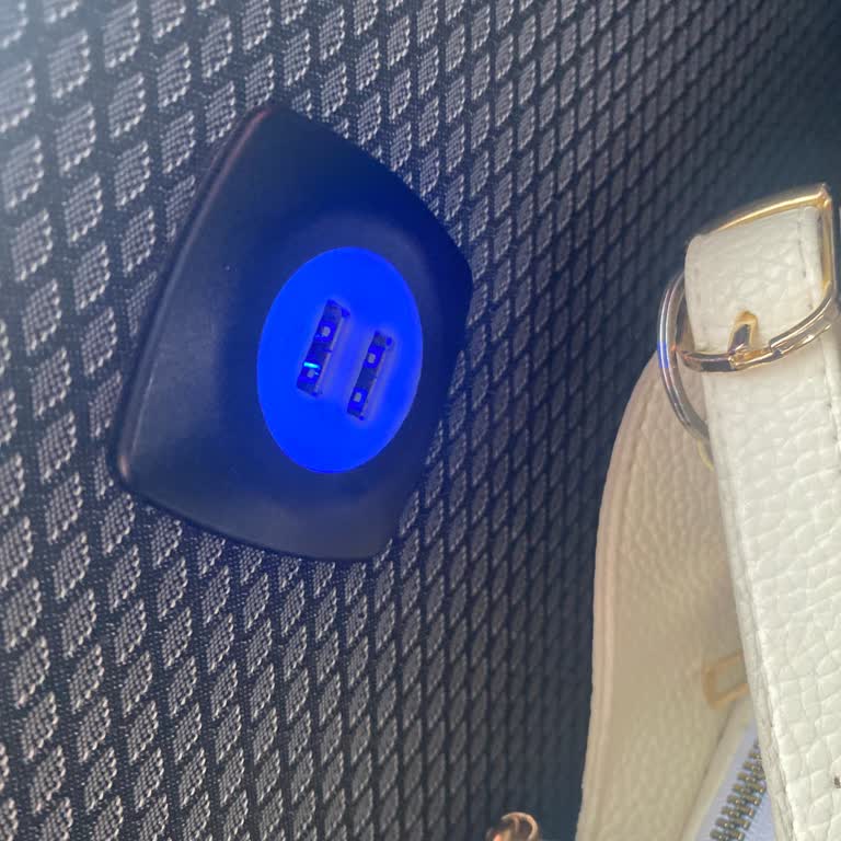 Uzun Yolculukta Telefon Şarj İmkanının Olmaması Yolcuları Mağdur Etti