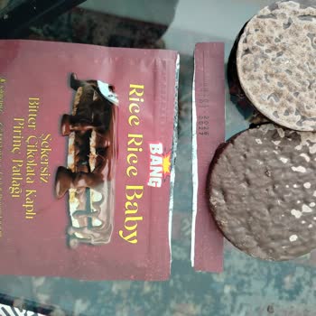 A101'de Alınan Atıştırmalıkta SKT 2027 Olmasına Rağmen Küf Ve Beyaz Lekeler