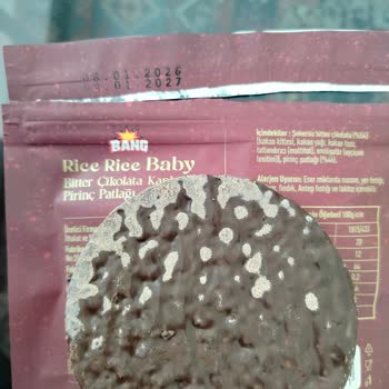 A101'de Alınan Atıştırmalıkta SKT 2027 Olmasına Rağmen Küf Ve Beyaz Lekeler