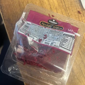 Şok Market’in Küflü Kadife Tatlı Satışıyla Şoke Oldum