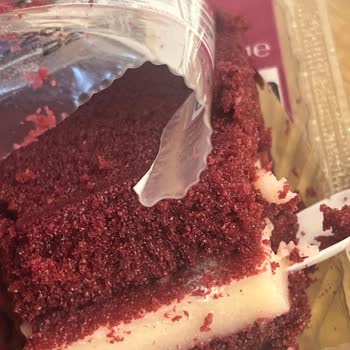 Şok Market’in Küflü Kadife Tatlı Satışıyla Şoke Oldum