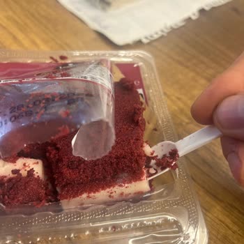 Şok Market’in Küflü Kadife Tatlı Satışıyla Şoke Oldum