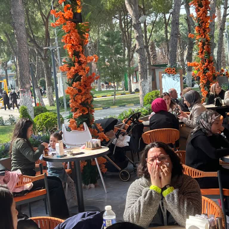 Sipariş Vermeyenlerin Masaları İşgal Etmesi Müşterileri Mağdur Ediyor