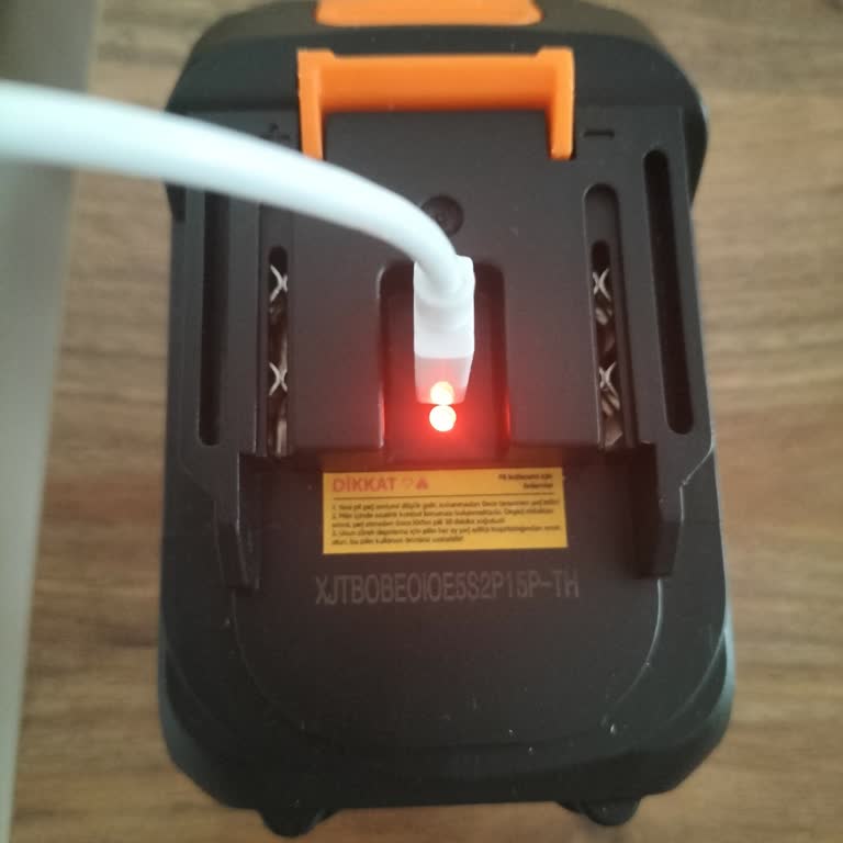 Bataryada Şarj Düşüşü, Satıcıdaki İlgisizlik Ve Ücret İadesi Talebi