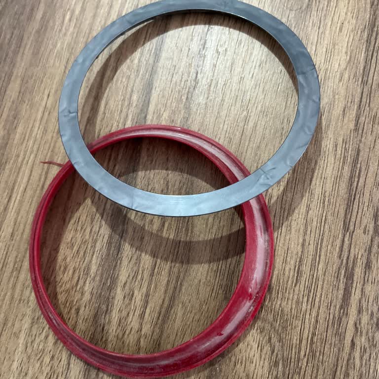 Dyson V15 Süpürgenin Kırmızı Lastiği Tekrar Çıktı, Ücretsiz Parça Talebi