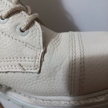 Renk Solması Ve Soyulma Sorunu İçin Derimod Mağaza Personeli Uyarı Ve Bot Değişimi Talebi