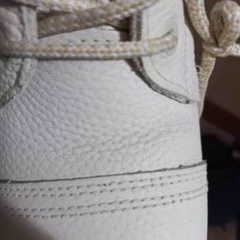 Renk Solması Ve Soyulma Sorunu İçin Derimod Mağaza Personeli Uyarı Ve Bot Değişimi Talebi