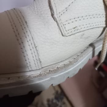 Renk Solması Ve Soyulma Sorunu İçin Derimod Mağaza Personeli Uyarı Ve Bot Değişimi Talebi