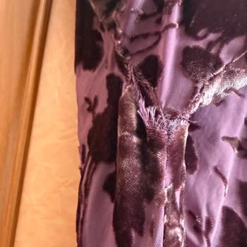 Kalite Sorunu 3.999 TL'lik Elbise Tek Kullanımda Ayrıldı