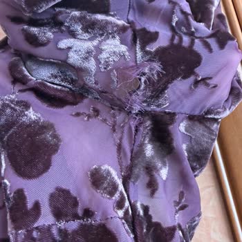 Kalite Sorunu 3.999 TL'lik Elbise Tek Kullanımda Ayrıldı