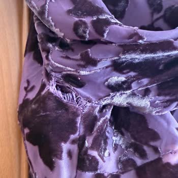 Kalite Sorunu 3.999 TL'lik Elbise Tek Kullanımda Ayrıldı