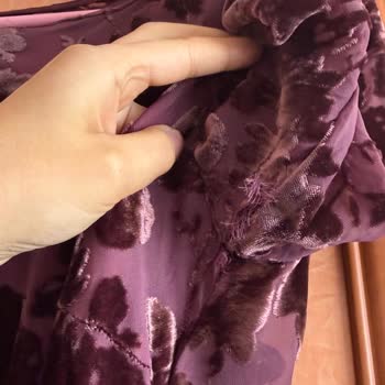 Kalite Sorunu 3.999 TL'lik Elbise Tek Kullanımda Ayrıldı