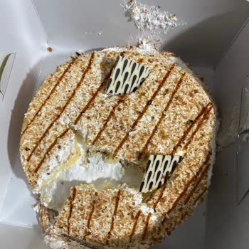 Dağılmış Pasta Ve Cevapsız İade Talebi