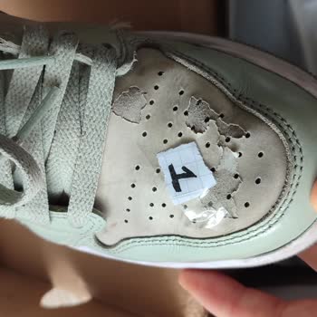 Nike Air Jordan Low Ayakkabısının Kısa Sürede Üst Deri Soyulması Ve Bağcık Kumaşında Yırtılma