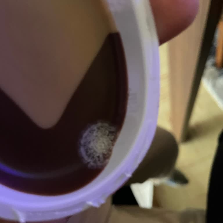 Çocuklara Yönelik Sürpriz Yumurtada Küflü Çikolata Ve Son Kullanma Tarihi Eksikliği