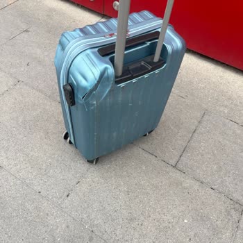 Otobüste Bagaj Bölmesi Açıldı, Valizler Yola Düşerek Güvenlik İhlali Ve Tazminat Talebi