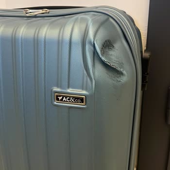 Otobüste Bagaj Bölmesi Açıldı, Valizler Yola Düşerek Güvenlik İhlali Ve Tazminat Talebi