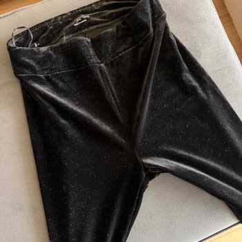 Yoğun Boya Veren Kadife Taytta Sağlık Ve Kıyafet Hasarı