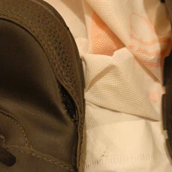 FLO Mağazasından Aldığım Spor Ayakkabının Kısa Sürede İplerinin Kopması Ve Değişim Talebi