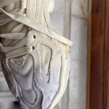 Krem Rengi Ayakkabım Renk Açtı Ve Kullanılamaz Hale Geldi