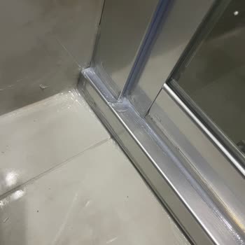 Hüppe Duşakabinde Hatalı Silikon Uygulaması Ve Uzman Bilirkişi İncelemesi Talebi