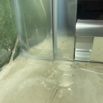 Hüppe Duşakabinde Hatalı Silikon Uygulaması Ve Uzman Bilirkişi İncelemesi Talebi