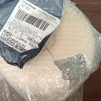 Kırık Süs Eşyası Teslim Edildi, Kargo Görevlisi Sorumluluk Almıyor
