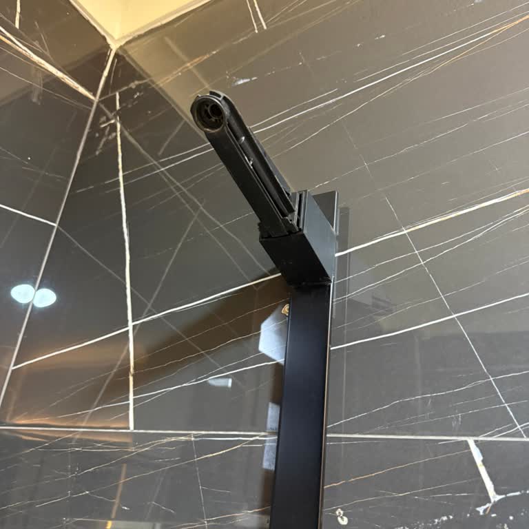 Hansgrohe Duş Takımının Kırılması Ve Yedek Parça Kaybı İçin Servis Desteği Bekleniyor