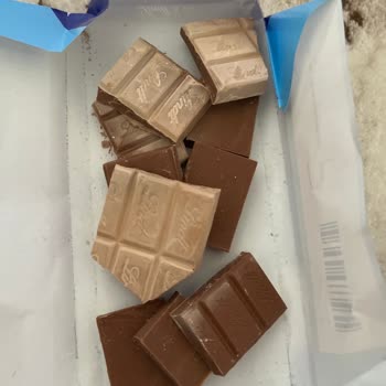 Migros’ta Bozulmuş Lindt Çikolatası İçin Yüksek Fiyat Ve Sağlık Endişesi