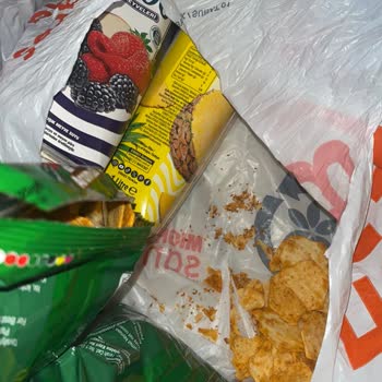 Kurye Poşeti Kapıya Fırlattı, Ürünler Zarar Gördü Ve Telafi Bekliyorum