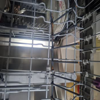 Arçelik Bulaşık Makinesinde Sepet Telleri Kısa Sürede Paslanıp Kırıldı