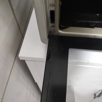 Simfer M4244 Fırının Kapak Yayı Kırıldı Ve Ücretsiz Parça Talep Ediyorum