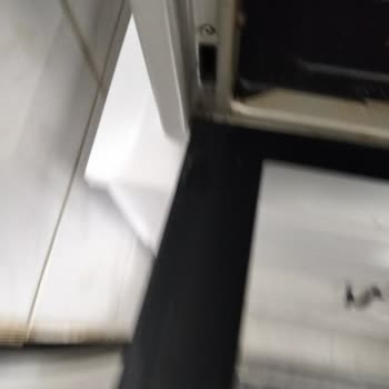 Simfer M4244 Fırının Kapak Yayı Kırıldı Ve Ücretsiz Parça Talep Ediyorum