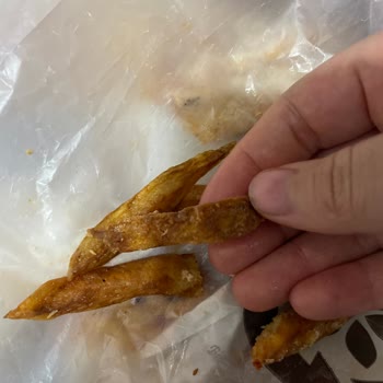 Muş Merkez Öncü Döner’de Bozulmuş Patatesli Dürüm Nedeniyle Gıda Güvenliği Endişesi