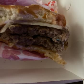 Burger King Bostancı’da Plastik Parça İçeren Köfte İçin Tam İade Ve Telafi Talebi