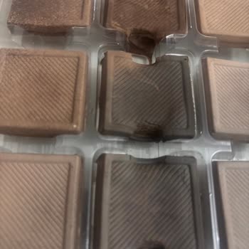 Son Kullanma Tarihi Gelecek Yıl Olsa Da Çikolatalar Yapışık Ve Tüketilemez