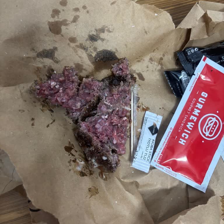 Çiğ Hamburger Nedeniyle Tam Ücret İadesi Talebi