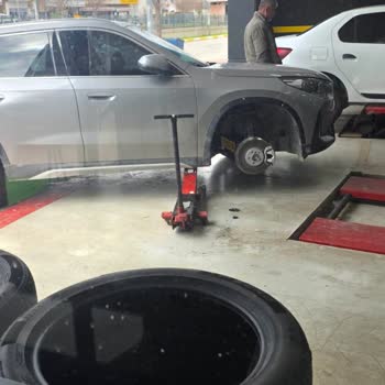 Araç Lastiği Patladı Ve Şişirme Aparatı Kırıldı Borusan’dan Yardım Gelmedi