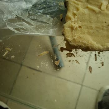 Silifke Migros Jet’te Son Kullanma Tarihli Gofretten Kurtlar Çıktı