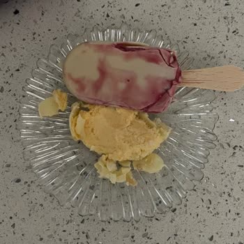 İstanbul Şirinevler A101 Şubesinde Freedo Dolce Mini Dondurma Parçalanmış Ve Erimiş