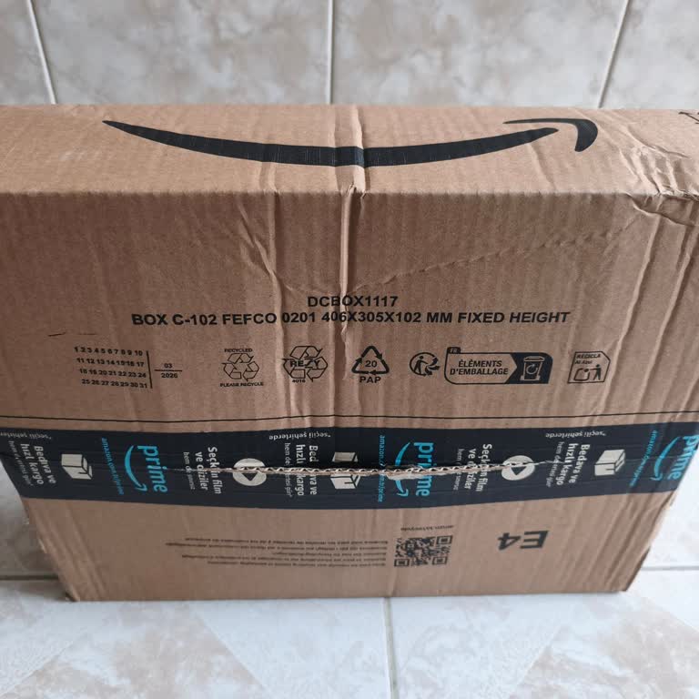 Kolay Gelsin Kargo Çalışanının Paketi Açarak Müşteri Güvenini Zedelemesi