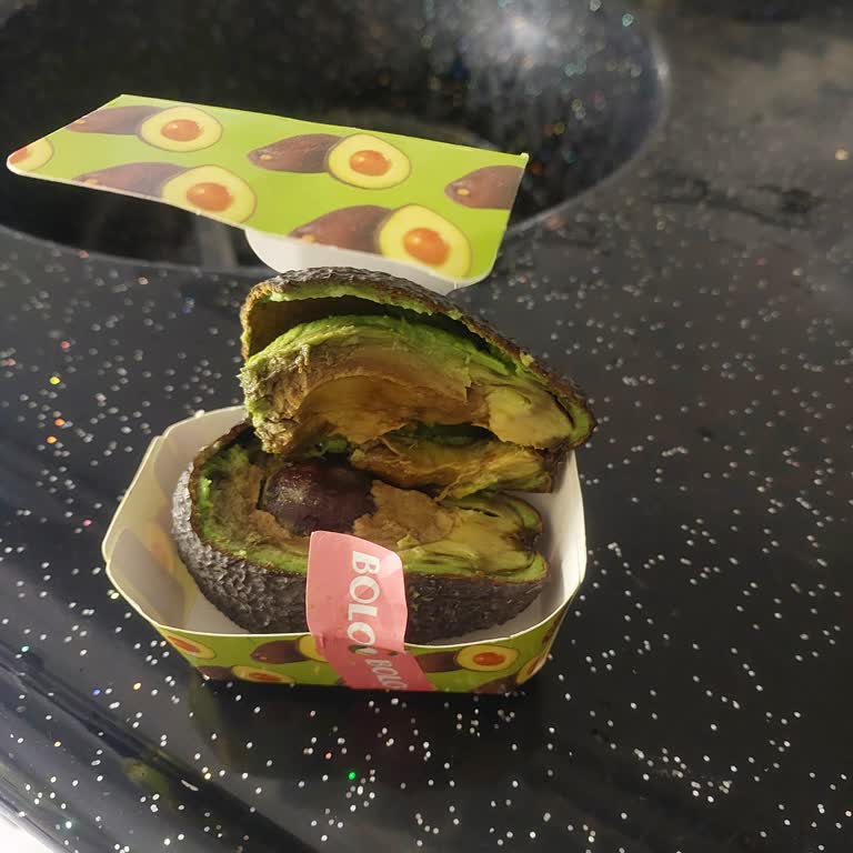 Sivas A101 Şubesinde Çürük Avokado Ve Sürekli Bozuk Sebze Meyve Ürünleri