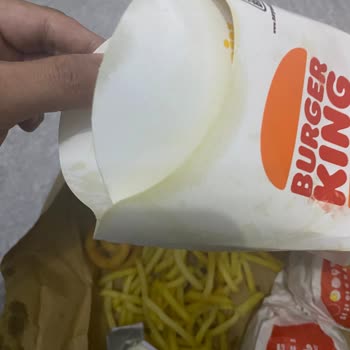 Sipariş Yolda Görünürken Soğuk Ve Çiğ Patates Şikayeti