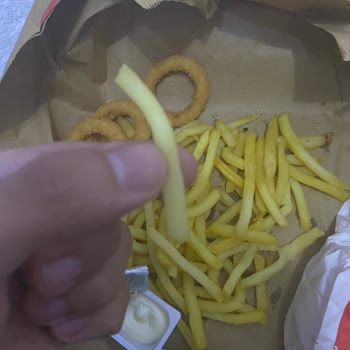 Sipariş Yolda Görünürken Soğuk Ve Çiğ Patates Şikayeti