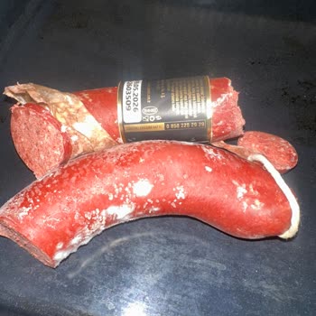 Namet Markasının Küflü Sucuğu Ve Mağaza İlgisizliği