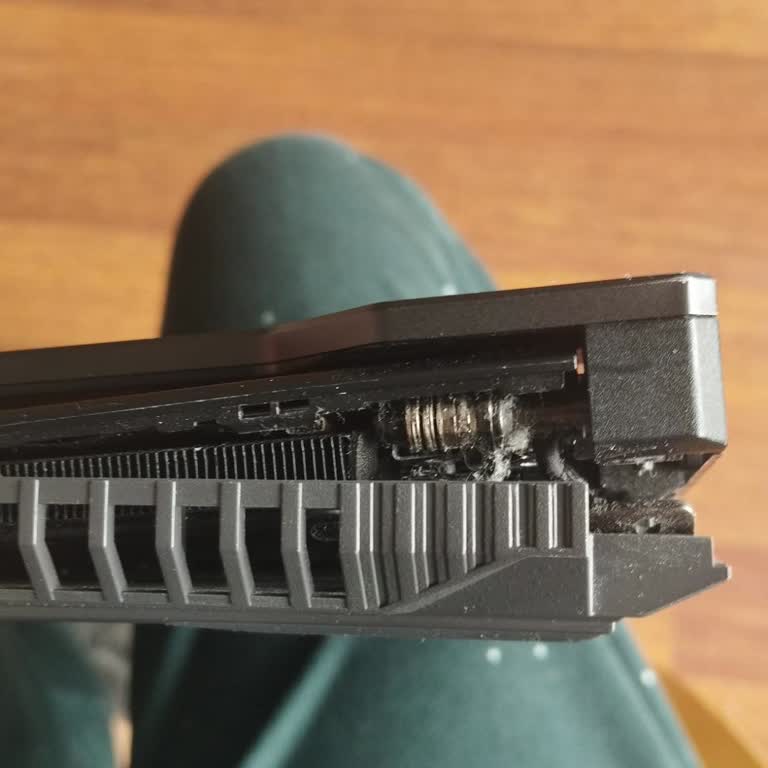 Tekrarlanan Şarj Sorunu Ve Servis Sonrası Yeni Arızalar Asus Laptopu Kullanılamaz Hale Getirdi